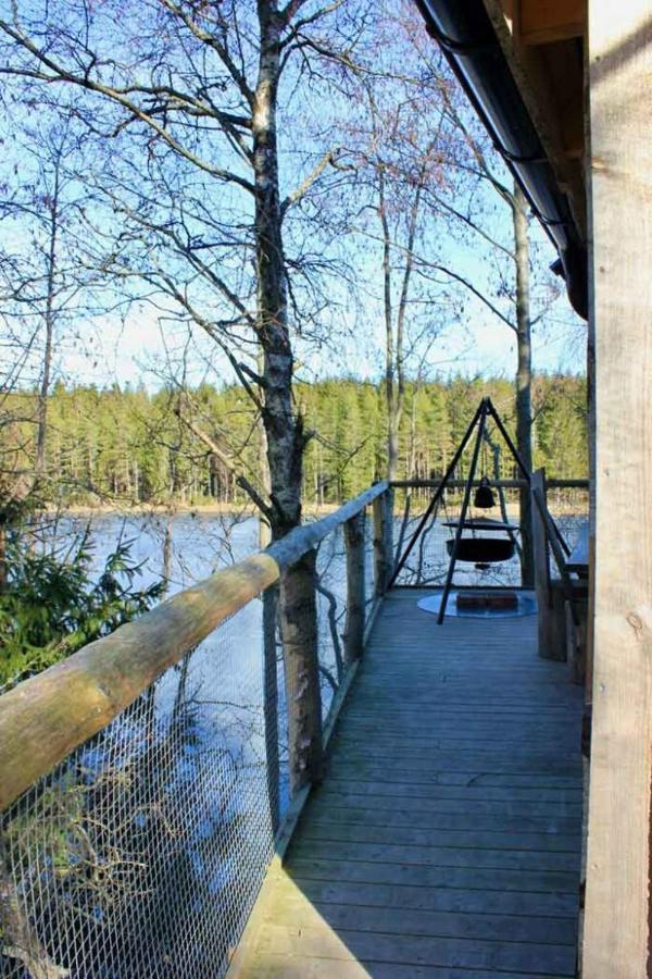 Tretopphytter Pa Grensen - Beverhytta Med Robat Og Gjeddefiske Halden Exterior foto